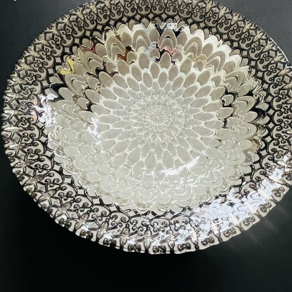 Decorative silver tone metallic bowl - Picture 10 of 12